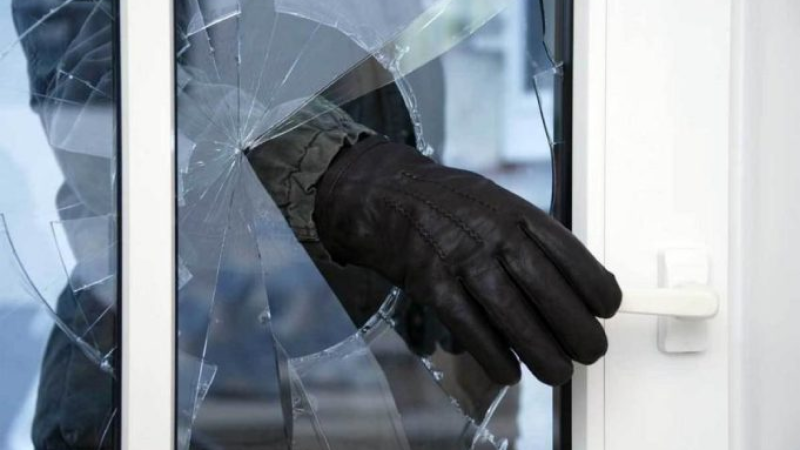 Bakıda ev qarət edilib