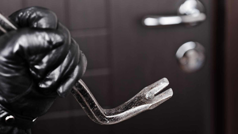 Bakıda ev qarət olundu