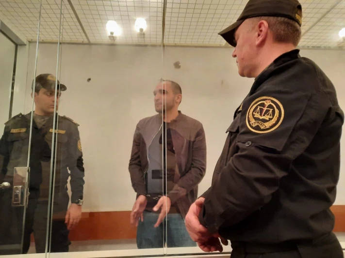 Arvadına ağır xəsarət yetirdi, nənəsi ilə bacısını bıçaqladı