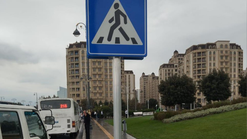 Heydər Əliyev prospektində yeni yol nişanları quraşdırılır