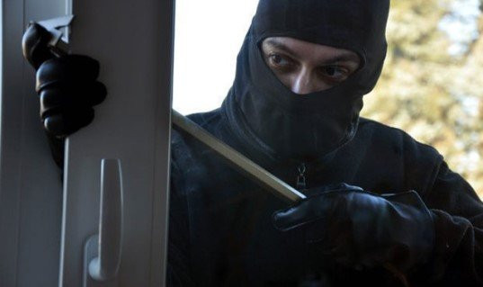 Polis Abşeronda oğruları saxladı