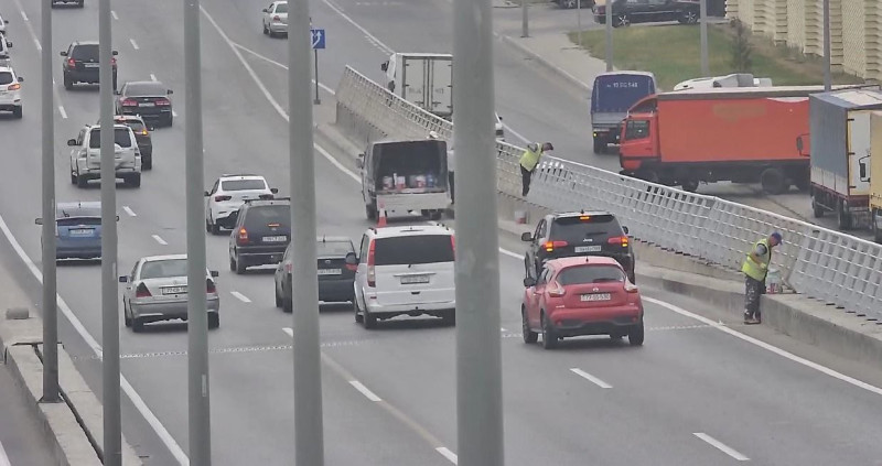 Bakıda bir neçə əsas yolda təmir işləri aparılır