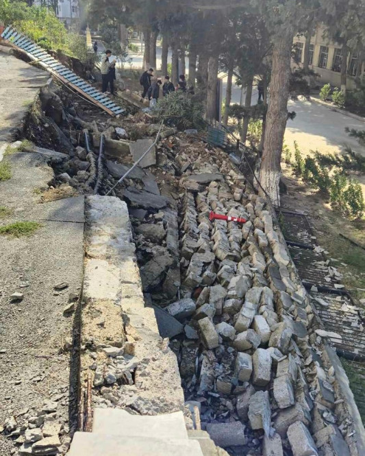 Xətaidə məktəblilərin həyatı təhlükədədir – İH-nin gücü isə məlumata çatıb - FOTOLAR  