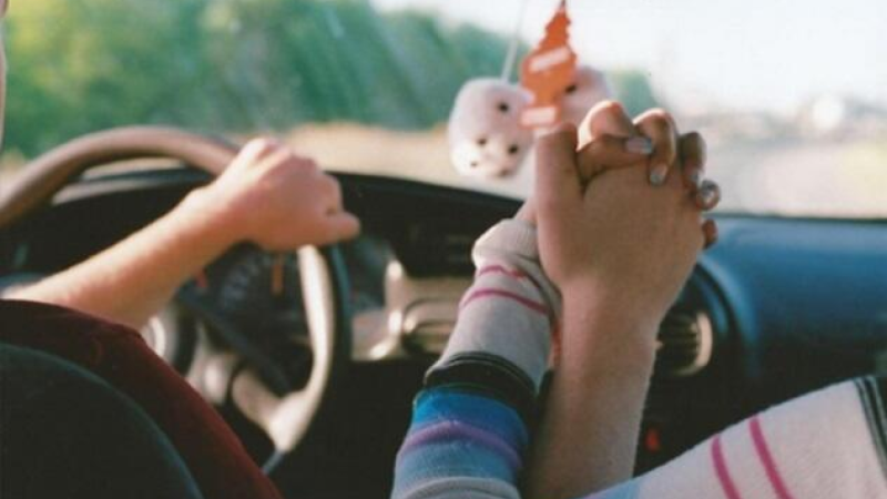 Bakıda qadının sevgilisi xərclədiyi pulları onun ərindən tələb etdi