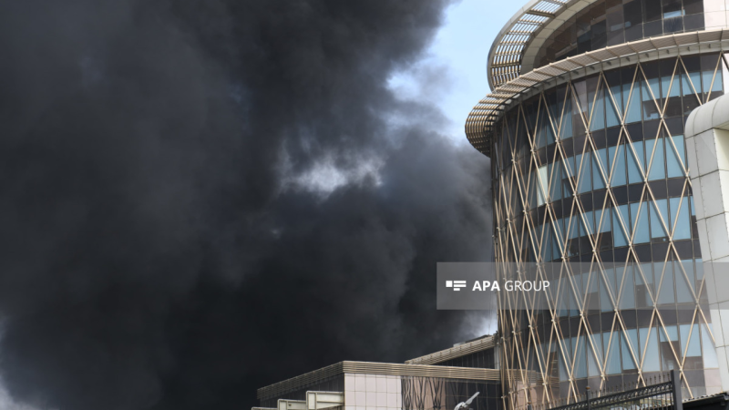 Bakıda mağazada yanğın oldu