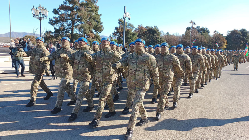 Bakıda hərbi orkestrin müşayiəti ilə yürüş  keçirilib