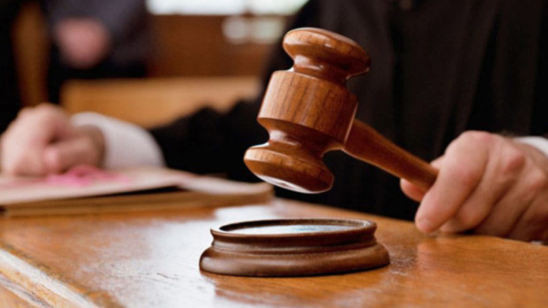 Tanışını kafedə döyən şəxsə cəza verildi 