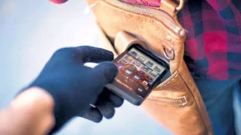 Bakıda evdən telefon və planşet oğurlandı 