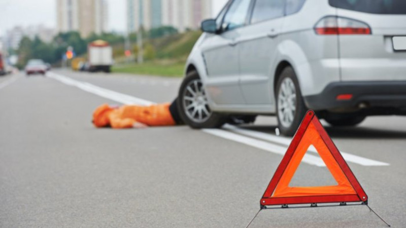 Bakıda jurnalisti maşın vurdu - FOTO