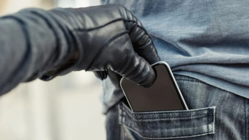 Paytaxtda telefon oğruları saxlanıldı 