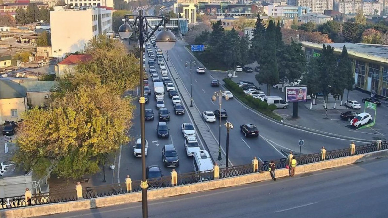 Bakının bu küçələrində sıxlıq var 