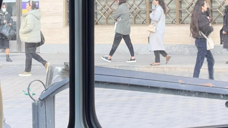 Metronun Xətai stansiyasının qarşısında işıqfor aşıb - VİDEO