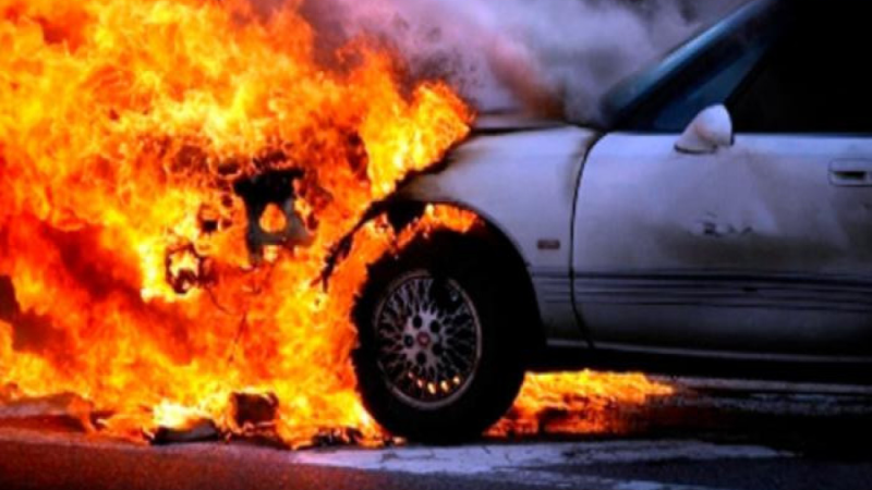 Bakıda avtomobil yanıb