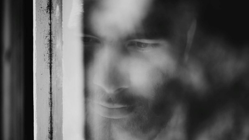 Bakıda kişi özünü asdı