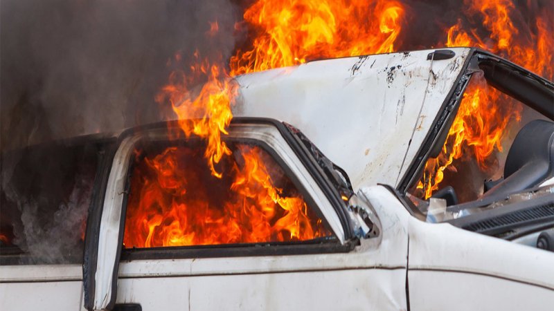 Maşınlar toqquşdu, yanğın başladı