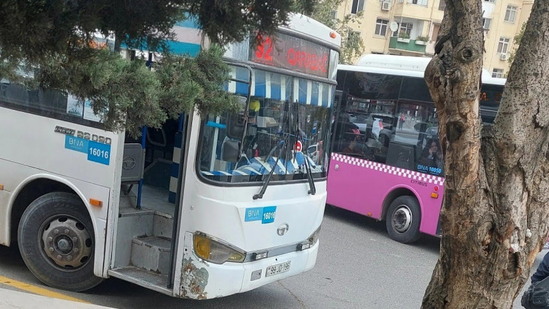 Mehdiabadda avtobusun təkəri qopdu, təhlükəli vəziyyət yarandı - FOTO 