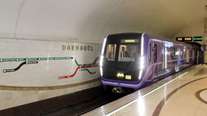 Bakı metrosunda problem: Sərnişinlər düşürüldü   