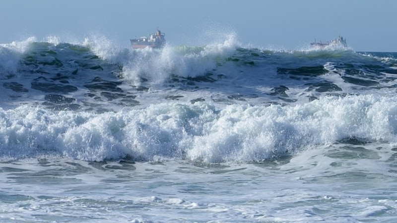 Dənizdə dalğanın hündürlüyü 4 metrə çatıb - FAKTİKİ HAVA