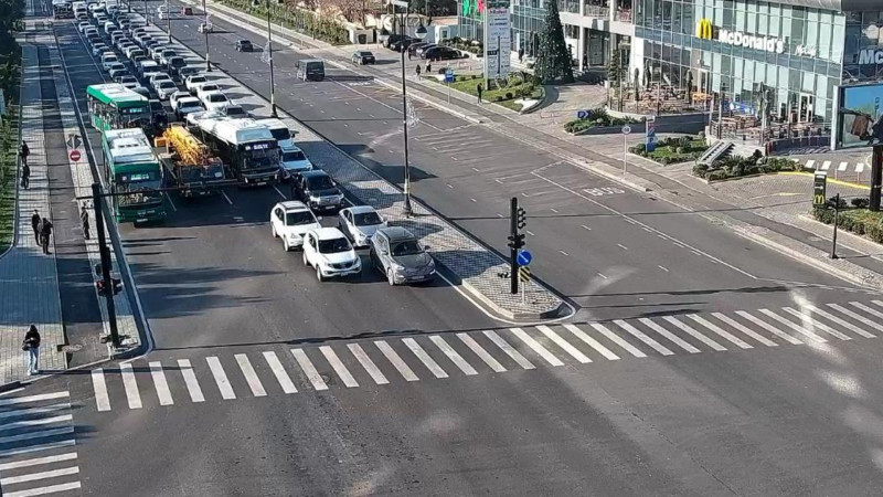 Bakıda qəza tıxaca səbəb olub 