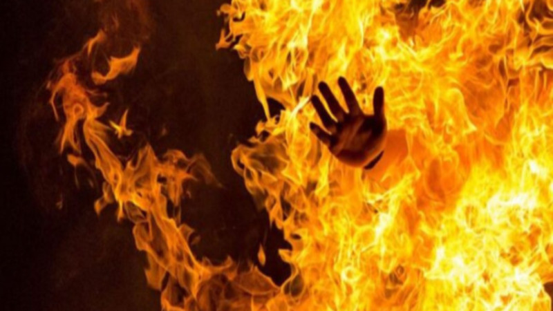 Xırdalanda DƏHŞƏT: 74 yaşlı qadın özünü spirtlə yandırdı