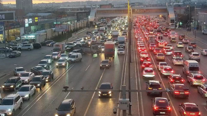 Dərnəgül yolunda böyük tıxac yaranıb - SƏBƏB