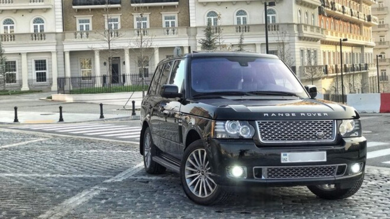 Bakıda “Range Rover”dən 10 min dollara yaxın pul oğurlandı 