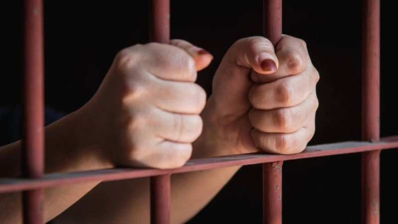 DSMF əməkdaşını aldadaraq 162 min manatını ələ keçirən qadınla bağlı qərar açıqlandı