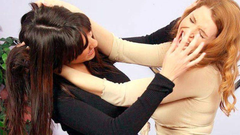 Bakıda kafedə qadınlar arasında dava: Xəsarət alan var