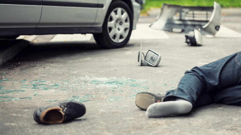 Abşeronda qəza zamanı piyada ağır xəsarət aldı 
