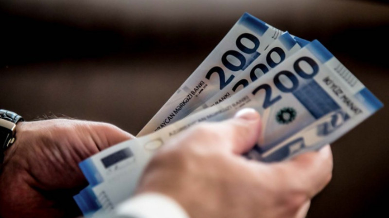 Bakıda 6 nəfərin 33 min manatı ələ keçirilib