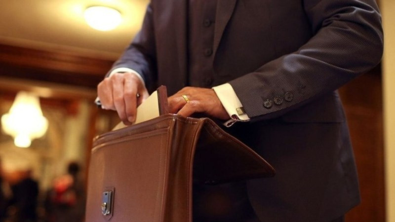 Vəzifəli şəxs hamamda yıxılıb öldü