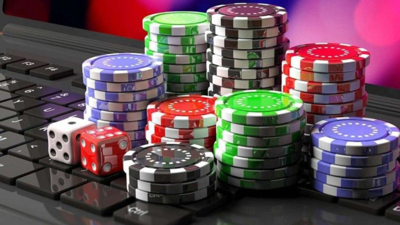 İnternet vasitəsi ilə qumar oyunları təşkil edən qardaşlara hökm oxundu