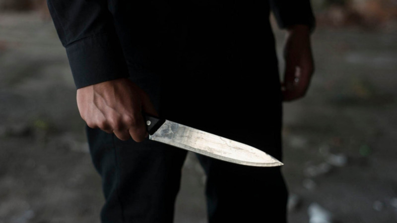 Bakıda cənazə daşıyan avtomobilin sürücüsü bıçaqlanıb