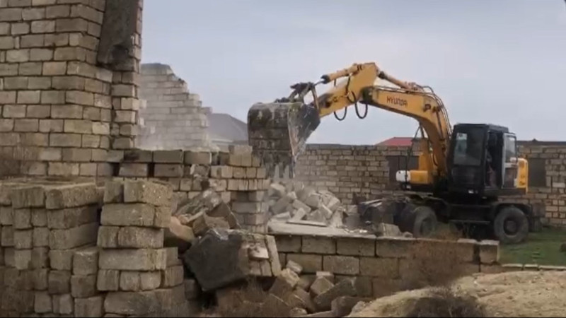 Binə qəsəbəsində qanunsuz tikililər sökülüb - FOTO/VİDEO 