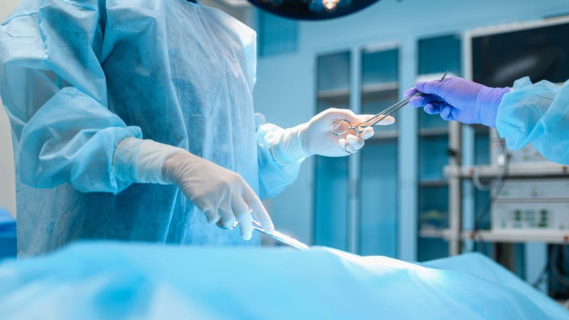 Sürətlə yayılan sinə ƏMƏLİYYATI - Mammoplastika edən analar körpəsinə süd verə bilərmi?