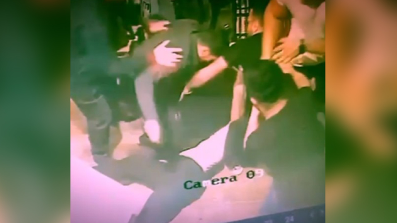 Restoranda bir ailənin 4 üzvünü döyənlər həbs edildi - ANBAAN VİDEO