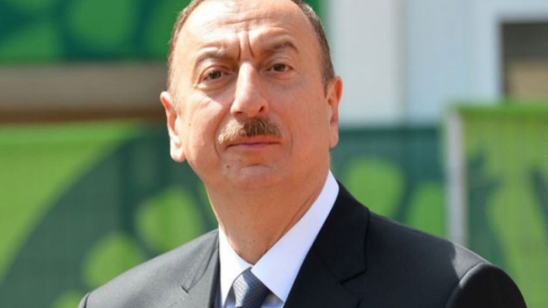 Prezident Bakıda xüsusi təyinatlı nəqliyyat vasitələri ilə tanış olub - YENİLƏNİB