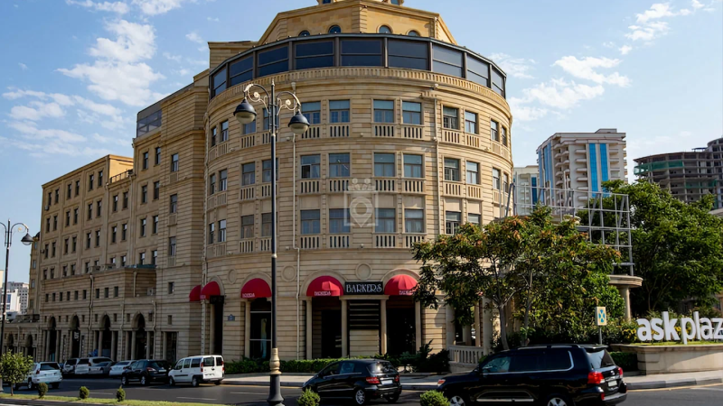 Bakıdakı məşhur plaza BAĞLANIR