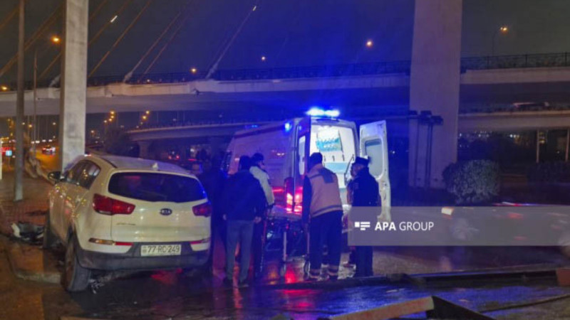 Bakıda yol qəzası: xəsarət alan var - FOTO