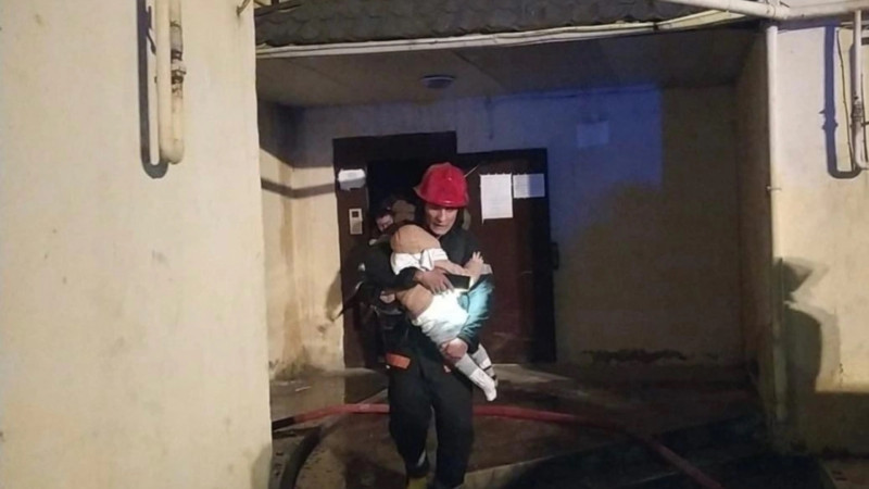 Xırdalanda binada yanğın olub: 23 nəfər təxliyə edilib