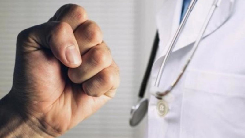 Bakıda həkim xəstənin yaxınları tərəfindən döyülüb