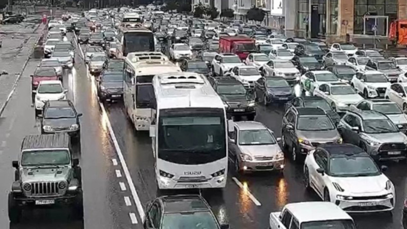 Bu yollarda tıxac var - SİYAHI