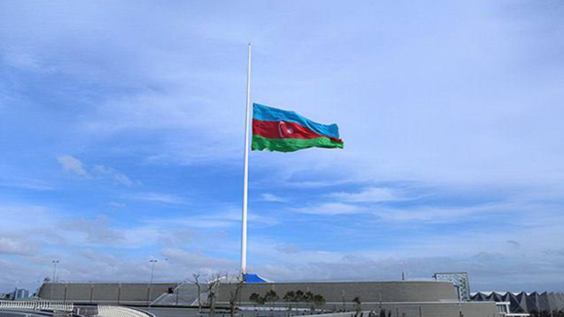 Təyyarə qəzasında həlak olanların xatirəsi bir dəqiqəlik sükutla yad olunub - VİDEO