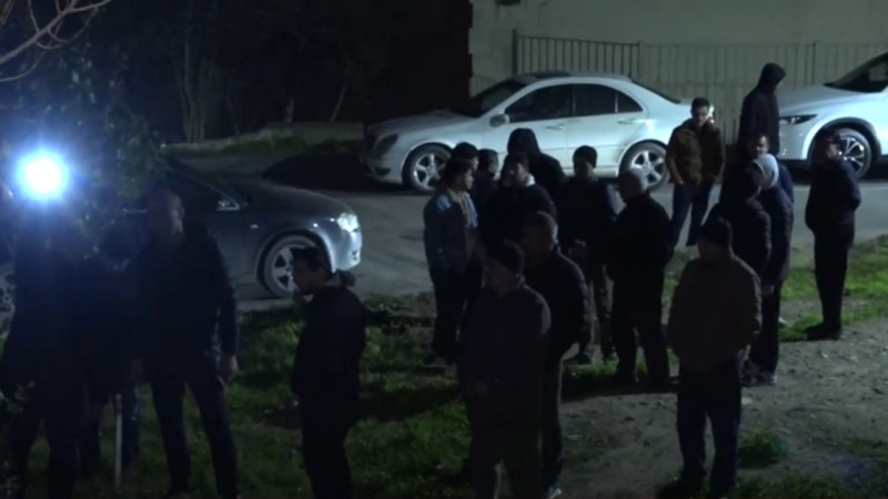 Bakı sakinləri niyə gecə küçədə yığışdılar? - Təhlükəli vəziyyətdəyik + VİDEO