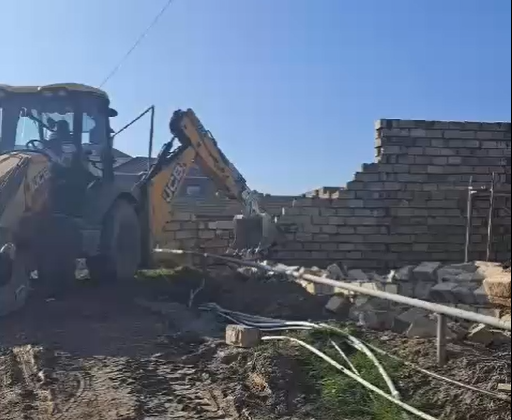 Masazırda qanunsuz tikili sökülüb - FOTO/VİDEO