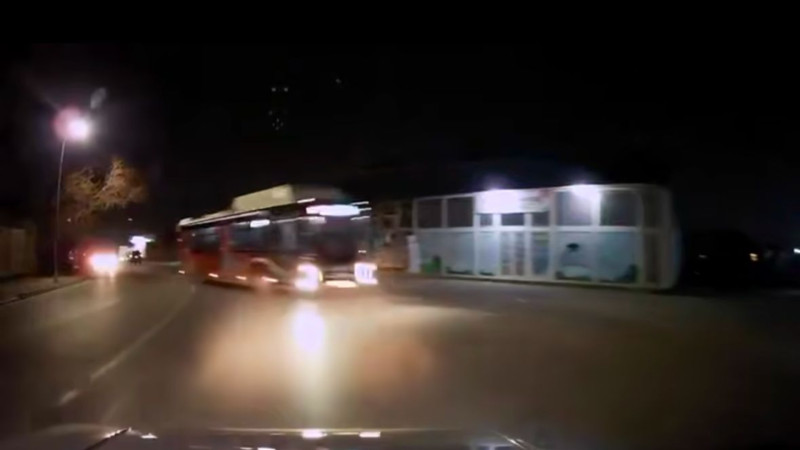 Maştağada obyektlərə çırpılan avtobusun sürücüsünün vəziyyəti barədə RƏSMİ AÇIQLAMA