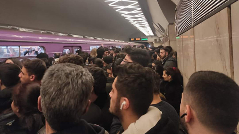 Metroda qadına qarşı əxlaqsız hərəkətlər etdi - Həbs olundu
