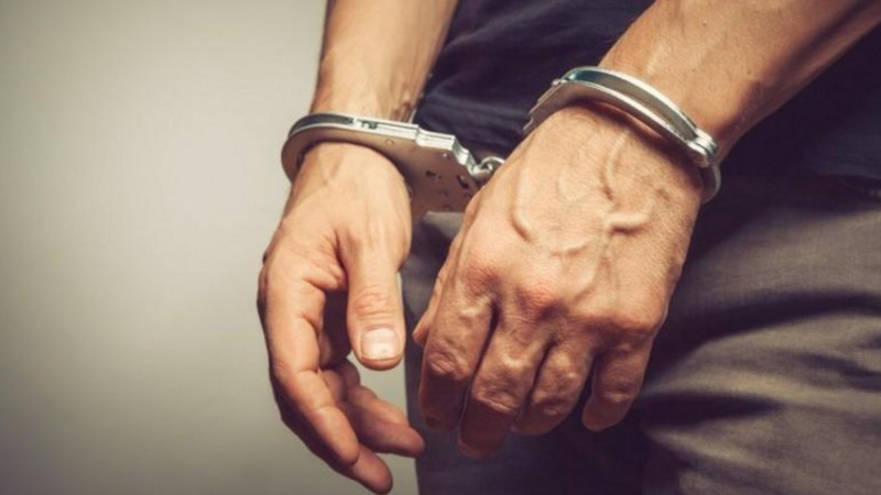 Sabunçuda kəsici alətlə evə hücum edən şəxs saxlanılıb