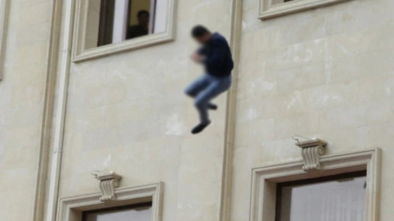 İbrahim Kərbalıyevin oğlu özünü 17-ci mərtəbədən atdı – YENİLƏNİB + FOTO