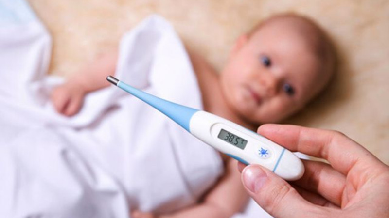 Pediatr valideynlərin yanlışlığından danışdı: “Yüksək hərarət zamanı…”